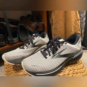Brooks Adrenaline Size 10
